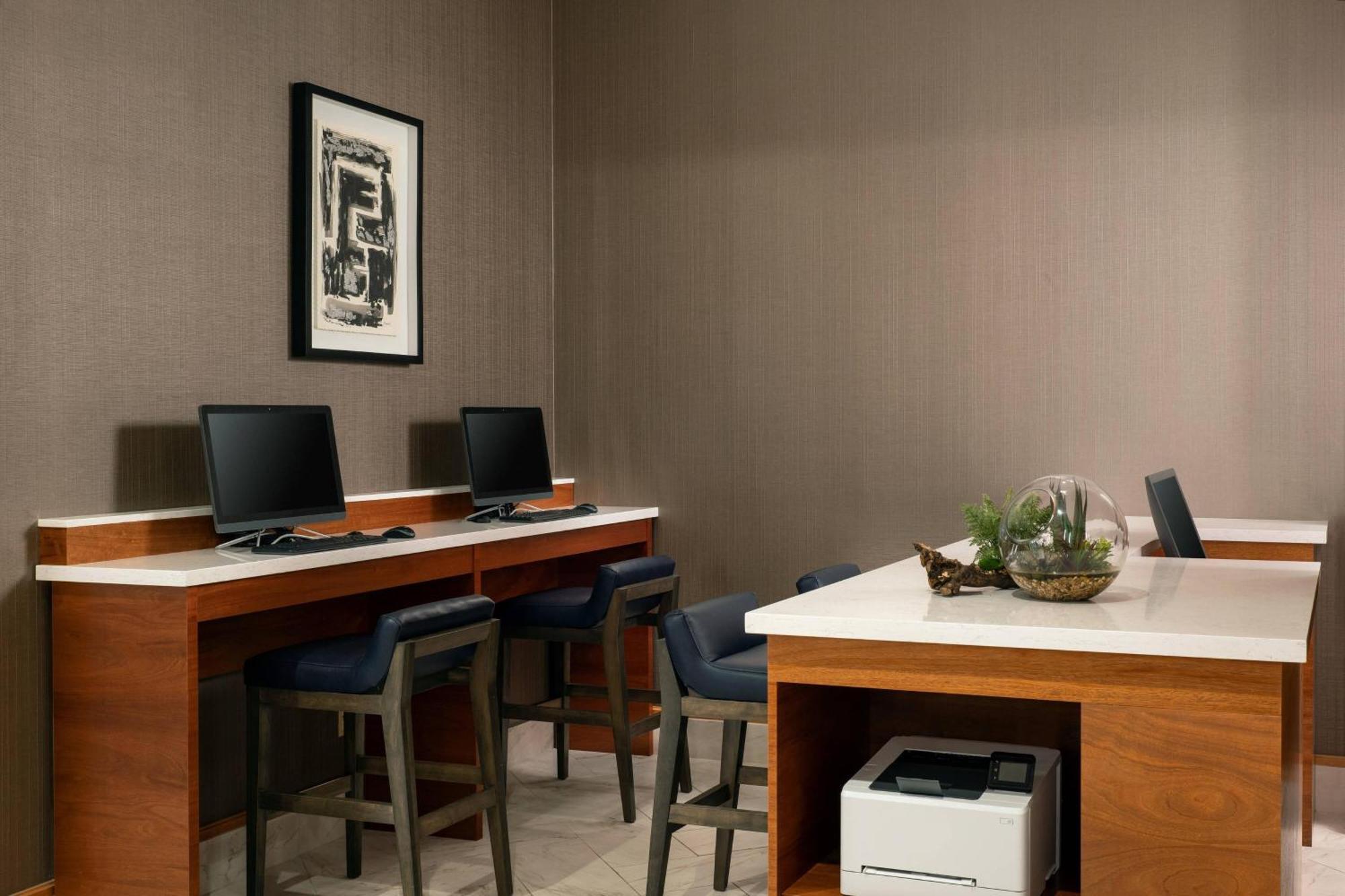 Hotel Marriott North 4*